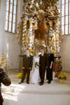 Hochzeit in der Pilgramsreuther Kirche mit Trauzeugen (22610 Byte)